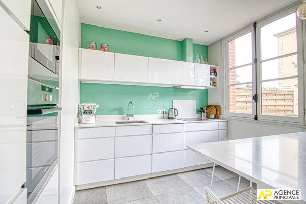 "Le Chesnay Plateau Saint Antoine" Exceptionnel ! Superbe appartement de 115m² en rez de jardin avec terrasse !

Loyer €3 200/mois charges comprises **

- Ref : 24226