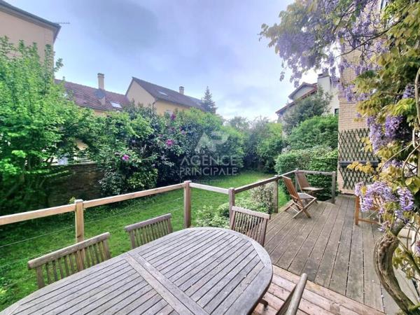 "Le Chesnay Plateau Saint Antoine" Exceptionnel ! Superbe appartement de 115m² en rez de jardin avec terrasse !

Loyer €3 200/mois charges comprises **

- Ref : 24226