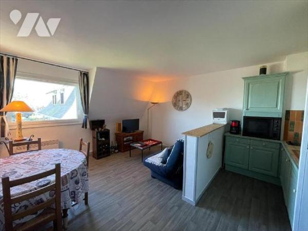 "Chez des Notaires à Mes Côtés".  Aux portes de DEAUVILLE, à BENERVILLE SUR MER à proximité Bor...