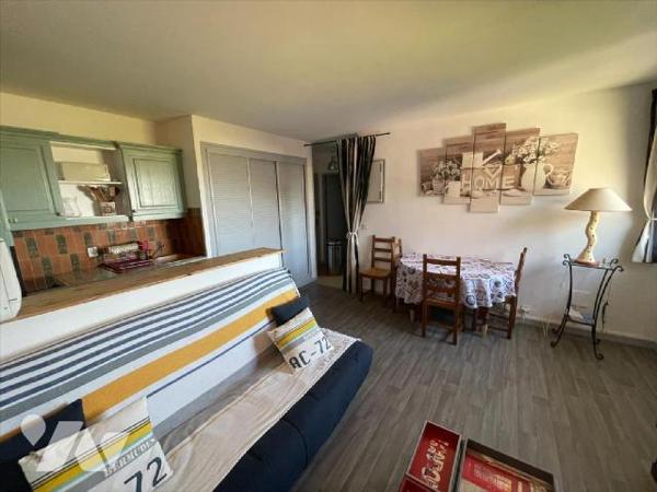 "Chez des Notaires à Mes Côtés".  Aux portes de DEAUVILLE, à BENERVILLE SUR MER à proximité Bor...