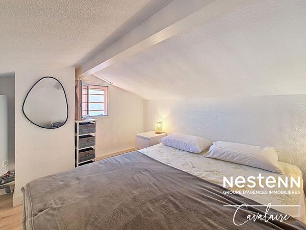 VUE MER - Appartement rénové dernier étage en excellent état avec terrasse, stationnement et piscine