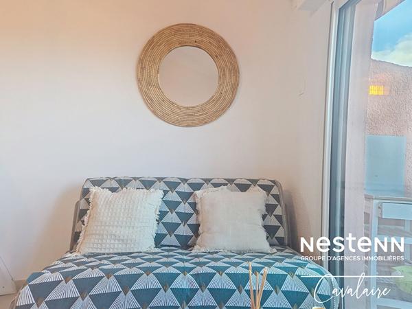 VUE MER - Appartement rénové dernier étage en excellent état avec terrasse, stationnement et piscine