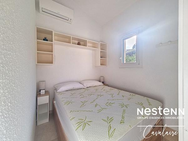 VUE MER - Appartement rénové dernier étage en excellent état avec terrasse, stationnement et piscine