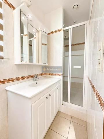 Vente                                                      Villa
                        
                     4 pièces                      92 m2                     à Saint-Raphaël