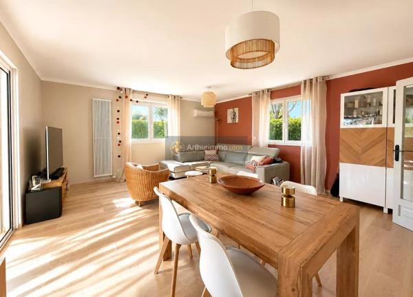 Vente                                                      Villa
                        
                     4 pièces                      92 m2                     à Saint-Raphaël