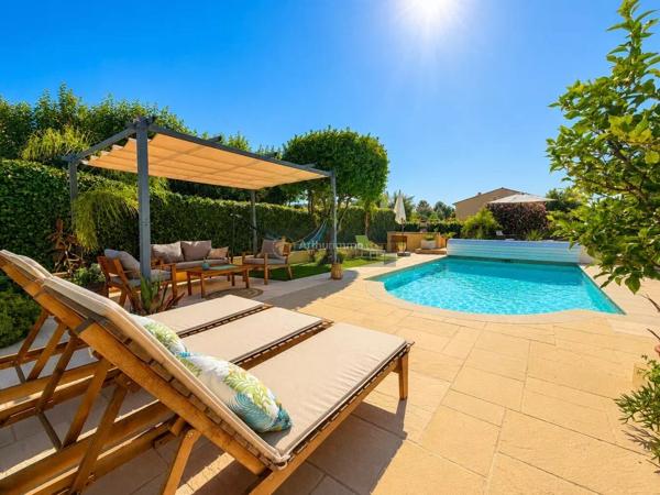 Vente                                                      Villa
                        
                     4 pièces                      92 m2                     à Saint-Raphaël
