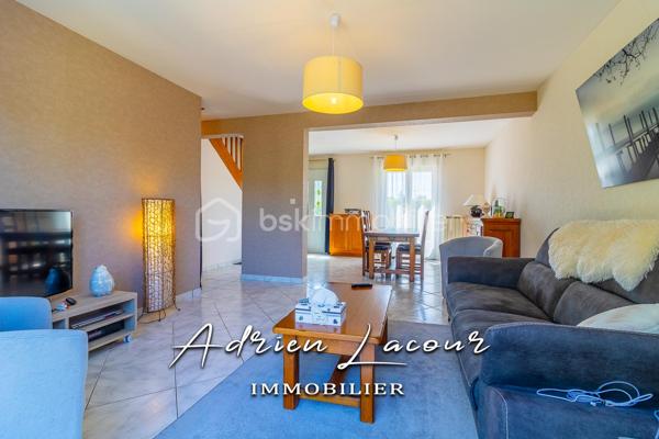 PRUNIERS-EN-SOLOGNE (41200) - BELLE MAISON FAMILIALE. Venez découvrir cette jolie maison de 1995 située au centre du village et de toutes ses commodités, vous profiterez au rez-de-chaussée d'un salon/séjour, d'une cuisine aménagée indépendante, d'une chambre, d'une salle de bain avec baignoire et douche ainsi qu'un wc indépendant. L'étage se compose de 3 chambres dont une de 19 m² et d'une salle d'eau avec wc. Garage accolé de plus de 28 m², accessible depuis la cuisine, avec une chambre d'amis à l'étage ainsi qu'une douche et wc. L'ensemble sur un terrain de plus de 1300 m² avec un double garage de plus de 50 m² (à terminer) et un puits habillé de sa très belle tourelle.
Chauffage central au gaz de ville, terrasse, jardin, garage…
A découvrir rapidement, idéale pour toute la famille!

Pour visiter et vous accompagner dans votre projet n'hésitez pas à me contacter, ADRIEN LACOUR.
- ESTIMATION GRATUITE DE VOTRE BIEN -