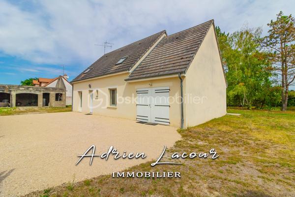 PRUNIERS-EN-SOLOGNE (41200) - BELLE MAISON FAMILIALE. Venez découvrir cette jolie maison de 1995 située au centre du village et de toutes ses commodités, vous profiterez au rez-de-chaussée d'un salon/séjour, d'une cuisine aménagée indépendante, d'une chambre, d'une salle de bain avec baignoire et douche ainsi qu'un wc indépendant. L'étage se compose de 3 chambres dont une de 19 m² et d'une salle d'eau avec wc. Garage accolé de plus de 28 m², accessible depuis la cuisine, avec une chambre d'amis à l'étage ainsi qu'une douche et wc. L'ensemble sur un terrain de plus de 1300 m² avec un double garage de plus de 50 m² (à terminer) et un puits habillé de sa très belle tourelle.
Chauffage central au gaz de ville, terrasse, jardin, garage…
A découvrir rapidement, idéale pour toute la famille!

Pour visiter et vous accompagner dans votre projet n'hésitez pas à me contacter, ADRIEN LACOUR.
- ESTIMATION GRATUITE DE VOTRE BIEN -