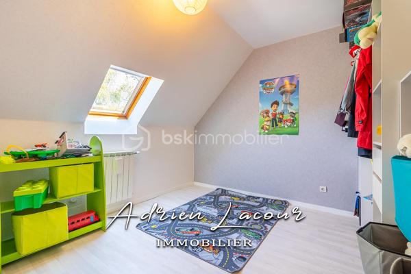 PRUNIERS-EN-SOLOGNE (41200) - BELLE MAISON FAMILIALE. Venez découvrir cette jolie maison de 1995 située au centre du village et de toutes ses commodités, vous profiterez au rez-de-chaussée d'un salon/séjour, d'une cuisine aménagée indépendante, d'une chambre, d'une salle de bain avec baignoire et douche ainsi qu'un wc indépendant. L'étage se compose de 3 chambres dont une de 19 m² et d'une salle d'eau avec wc. Garage accolé de plus de 28 m², accessible depuis la cuisine, avec une chambre d'amis à l'étage ainsi qu'une douche et wc. L'ensemble sur un terrain de plus de 1300 m² avec un double garage de plus de 50 m² (à terminer) et un puits habillé de sa très belle tourelle.
Chauffage central au gaz de ville, terrasse, jardin, garage…
A découvrir rapidement, idéale pour toute la famille!

Pour visiter et vous accompagner dans votre projet n'hésitez pas à me contacter, ADRIEN LACOUR.
- ESTIMATION GRATUITE DE VOTRE BIEN -