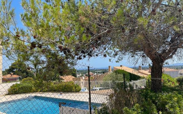 Appartement à vendre    3 pièces • 60 m2 Hyères