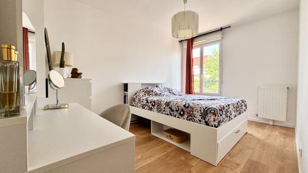 Appartement Corbeil  3 pièce(s) 62.8 m2