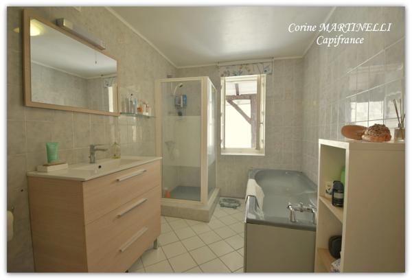 Maison de village avec jardin, piscine et garage — Cœur du Gers
