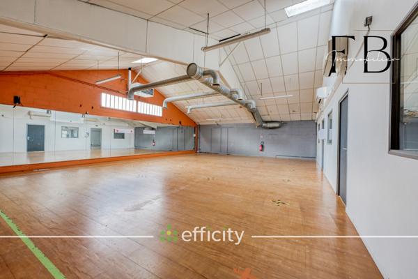 Local Commercial 7 pièces - 714 m²