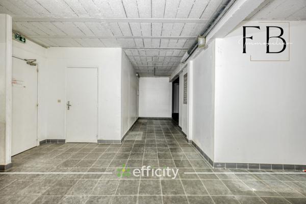 Local Commercial 7 pièces - 714 m²