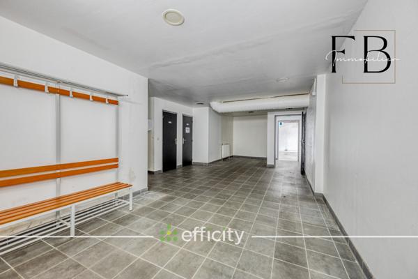 Local Commercial 7 pièces - 714 m²