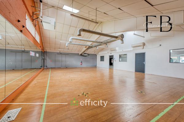 Local Commercial 7 pièces - 714 m²