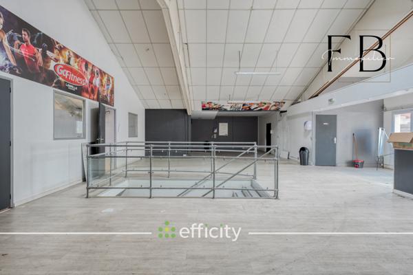 Local Commercial 7 pièces - 714 m²