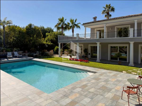 Villa grand standing  Mougins  264 m²  sur 1 644 m²