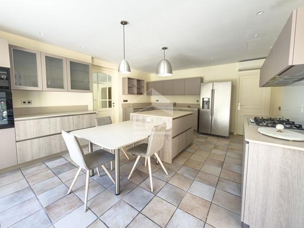 Villa grand standing  Mougins  264 m²  sur 1 644 m²