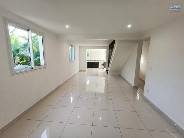 A louer Appartement T4 en duplex avec grande Terrasse à Sainte-Anne