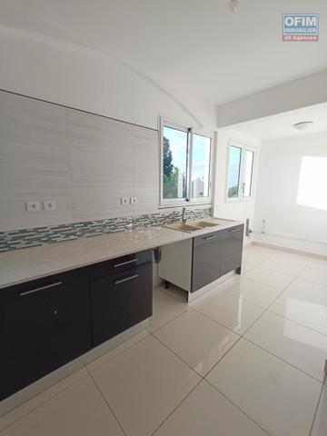 A louer Appartement T4 en duplex avec grande Terrasse à Sainte-Anne