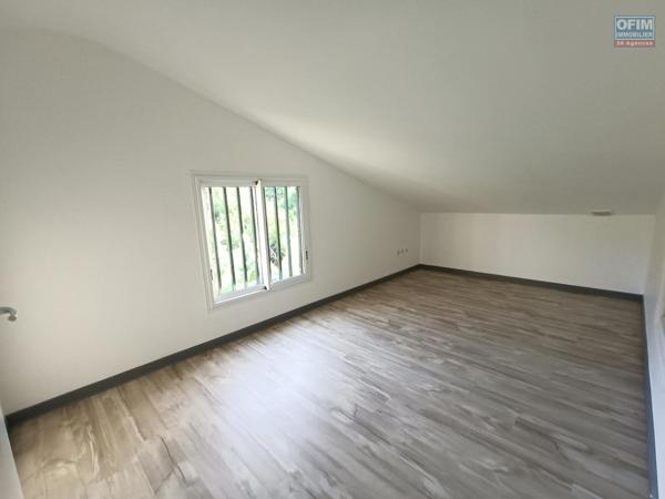 A louer Appartement T4 en duplex avec grande Terrasse à Sainte-Anne
