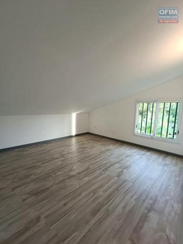 A louer Appartement T4 en duplex avec grande Terrasse à Sainte-Anne