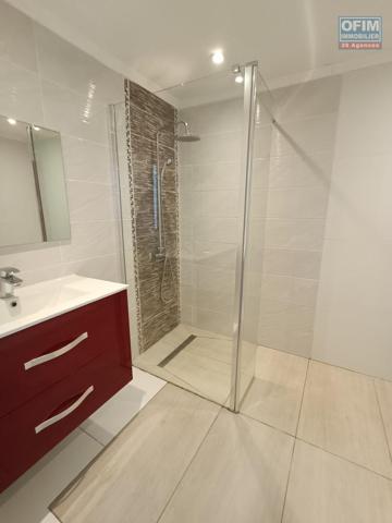 A louer Appartement T4 en duplex avec grande Terrasse à Sainte-Anne