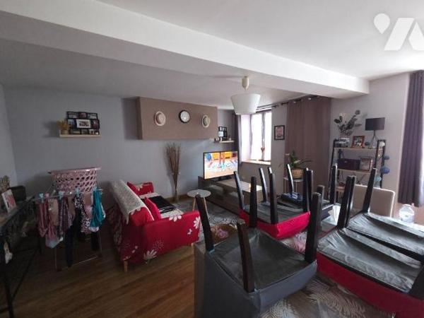 A VENDRE, sur la commune d'ESSOYES (Aube), idéal investissement locatif, une maison mitoyenne d...