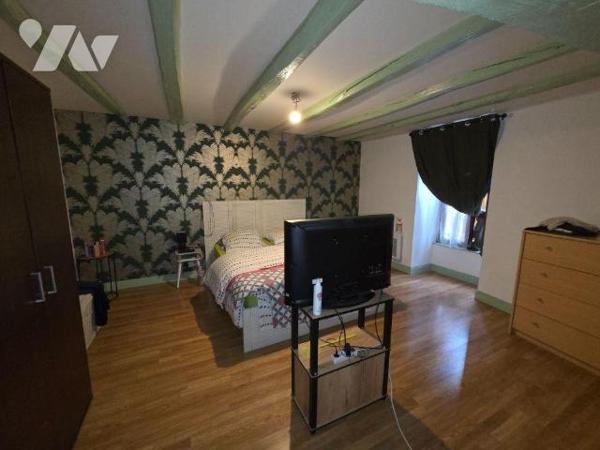 A VENDRE, sur la commune d'ESSOYES (Aube), idéal investissement locatif, une maison mitoyenne d...