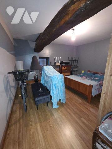A VENDRE, sur la commune d'ESSOYES (Aube), idéal investissement locatif, une maison mitoyenne d...