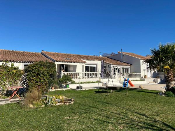 Villa de plein-pied, 207 m2 habitable, sur 1652 m2 de terrain .