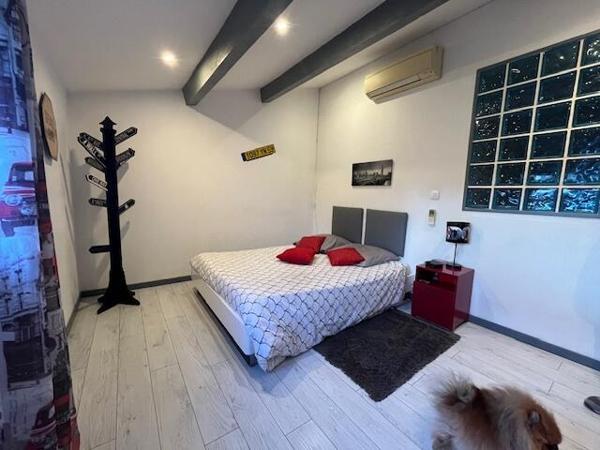 Villa de plein-pied, 207 m2 habitable, sur 1652 m2 de terrain .