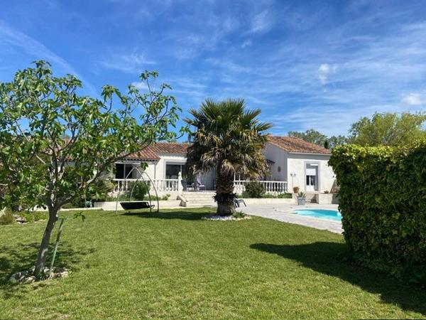 Villa de plein-pied, 207 m2 habitable, sur 1652 m2 de terrain .