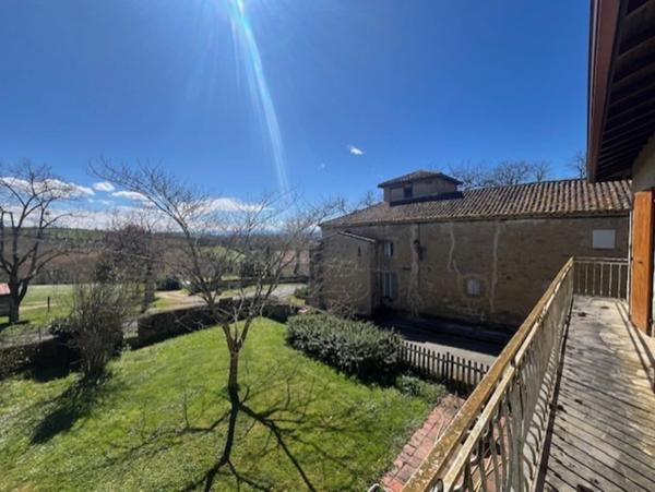 MARCIAC proche, VUE PYRENEES depuis cette BELLE MAISON DE FAMILLE 215m2, grandes dépendances sur 1750m2 de jardin, dans village patrimonial.