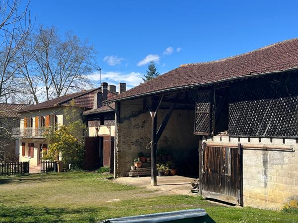 MARCIAC proche, VUE PYRENEES depuis cette BELLE MAISON DE FAMILLE 215m2, grandes dépendances sur 1750m2 de jardin, dans village patrimonial.