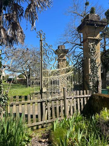 MARCIAC proche, VUE PYRENEES depuis cette BELLE MAISON DE FAMILLE 215m2, grandes dépendances sur 1750m2 de jardin, dans village patrimonial.