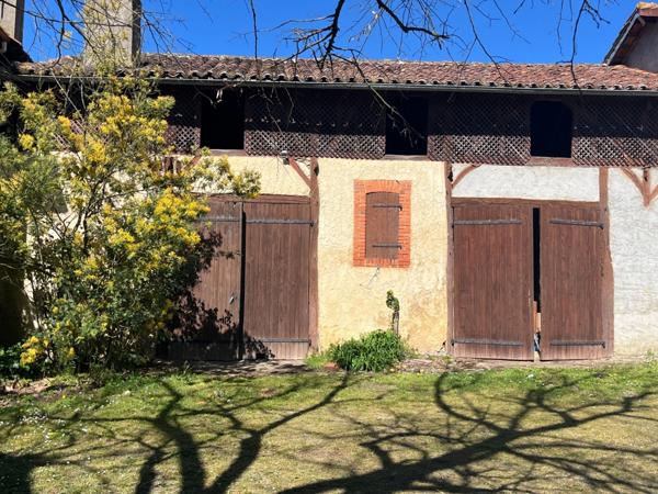MARCIAC proche, VUE PYRENEES depuis cette BELLE MAISON DE FAMILLE 215m2, grandes dépendances sur 1750m2 de jardin, dans village patrimonial.