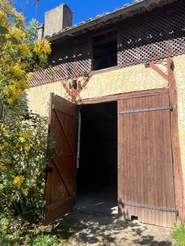 MARCIAC proche, VUE PYRENEES depuis cette BELLE MAISON DE FAMILLE 215m2, grandes dépendances sur 1750m2 de jardin, dans village patrimonial.