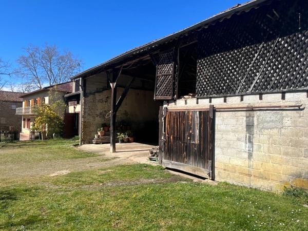 MARCIAC proche, VUE PYRENEES depuis cette BELLE MAISON DE FAMILLE 215m2, grandes dépendances sur 1750m2 de jardin, dans village patrimonial.