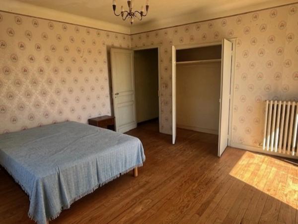 MARCIAC proche, VUE PYRENEES depuis cette BELLE MAISON DE FAMILLE 215m2, grandes dépendances sur 1750m2 de jardin, dans village patrimonial.