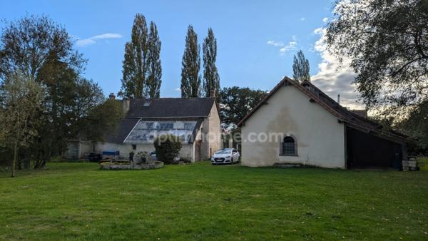 Logis du 16ème siècle dépendances et jardin 4000m²