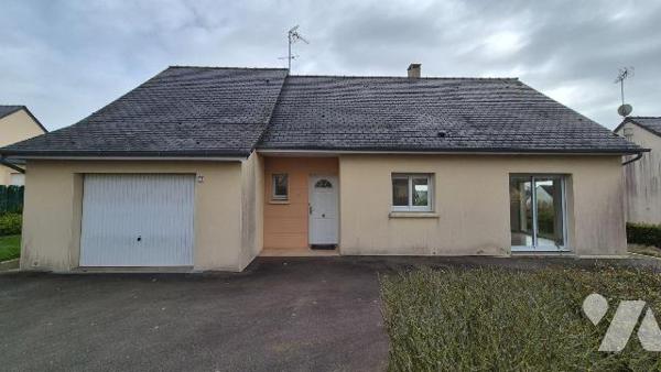 GORRON proche centre ville: pavillon 100% de plain-pied comprenant:
-Entrée avec placard, salo...