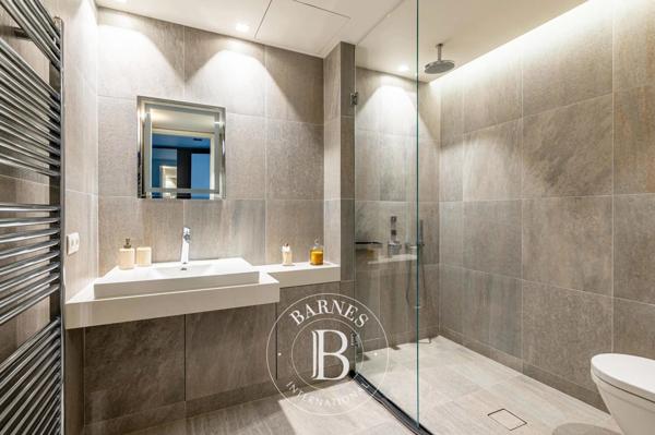 Neuilly-sur-Seine, Hôtel particulier 5 Chambres -  555 m² à vendre
