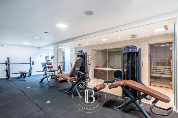 Neuilly-sur-Seine, Hôtel particulier 5 Chambres -  555 m² à vendre
