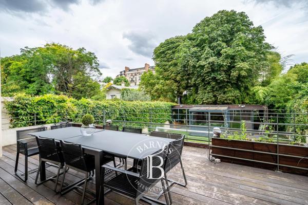 Neuilly-sur-Seine, Hôtel particulier 5 Chambres -  555 m² à vendre