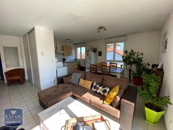 Appartement à louer 2 pièces 54.08m² Oyonnax (01100)