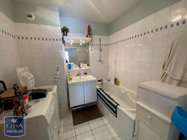 Appartement à louer 2 pièces 54.08m² Oyonnax (01100)