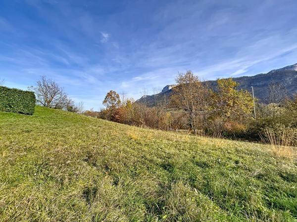 ANNECY-LE-VIEUX _ Projet de construction sur terrain d'environ 550 m² (libre de constructeur)