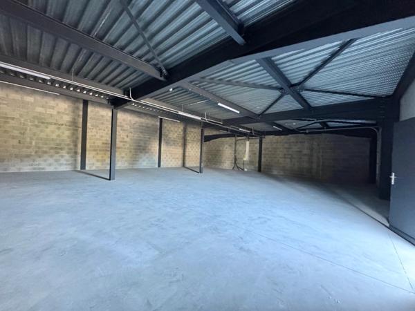 Local/bureau à vendre PORTE DE SAVOIE (73) - 185M2 -